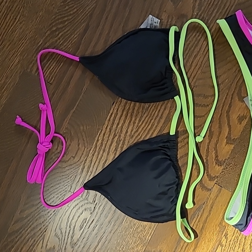 Bikini - Picture 3 of 5
